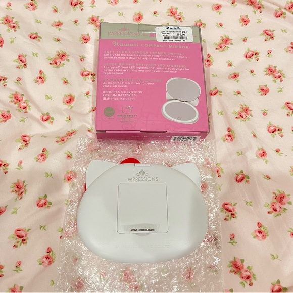 Hello Kitty Impressions Vanity Kawaii Compact Mirror - Picture 3 of 3